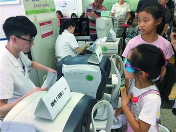 假期过后，眼科门诊再迎就诊高峰——青少年视力下降需警惕